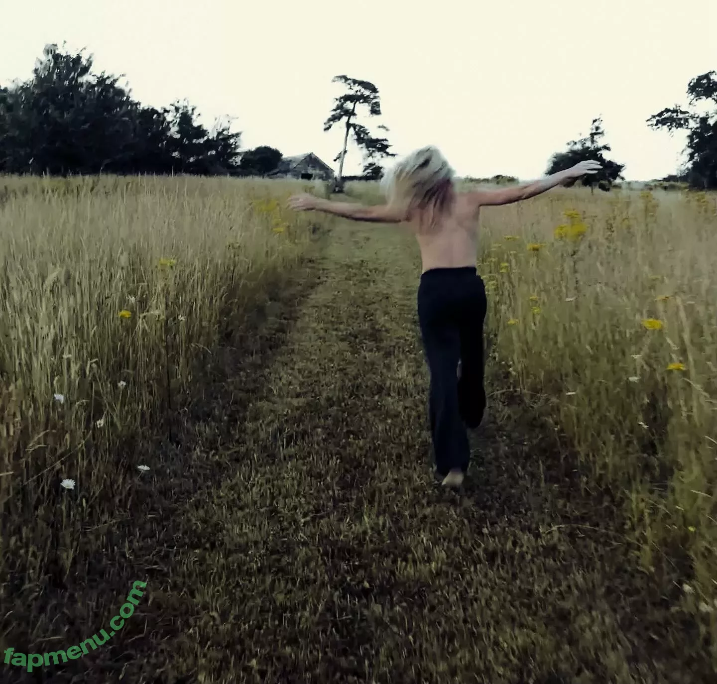 Ellie Goulding nude photo #0619 (elliegoulding / zarinamae)