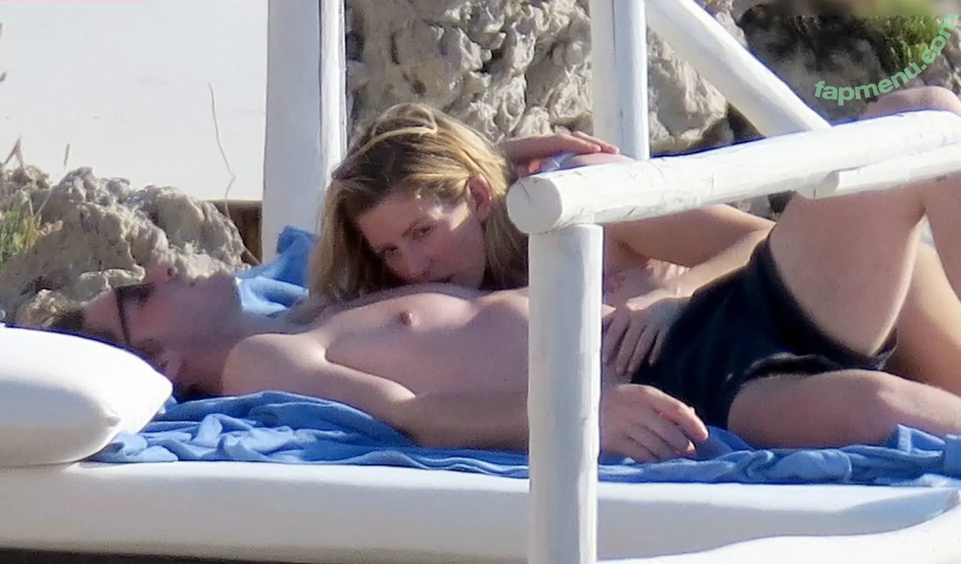 Ellie Goulding nude photo #0850 (elliegoulding / glovored)