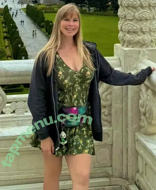 Ellie In Space nude photo #0081 (elianainspace / esherifftv)