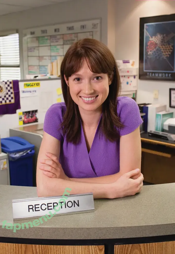 Ellie Kemper nude photo #0094 (elliekemper)