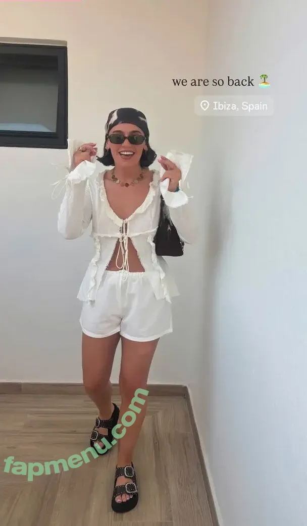 Ellie Leach nude photo #0019 (ellielouiseleach)