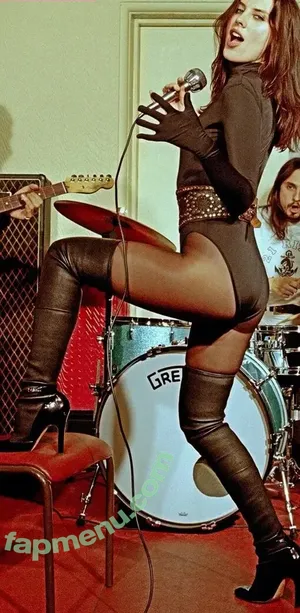 Ellie Rowsell / Wolf Alice / ellieciararowsell nude photo #0045