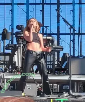 Ellie Rowsell / Wolf Alice / ellieciararowsell nude photo #0049