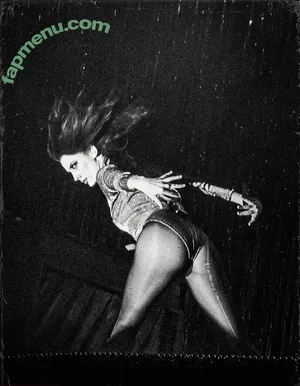 Ellie Rowsell / Wolf Alice / ellieciararowsell nude photo #0084