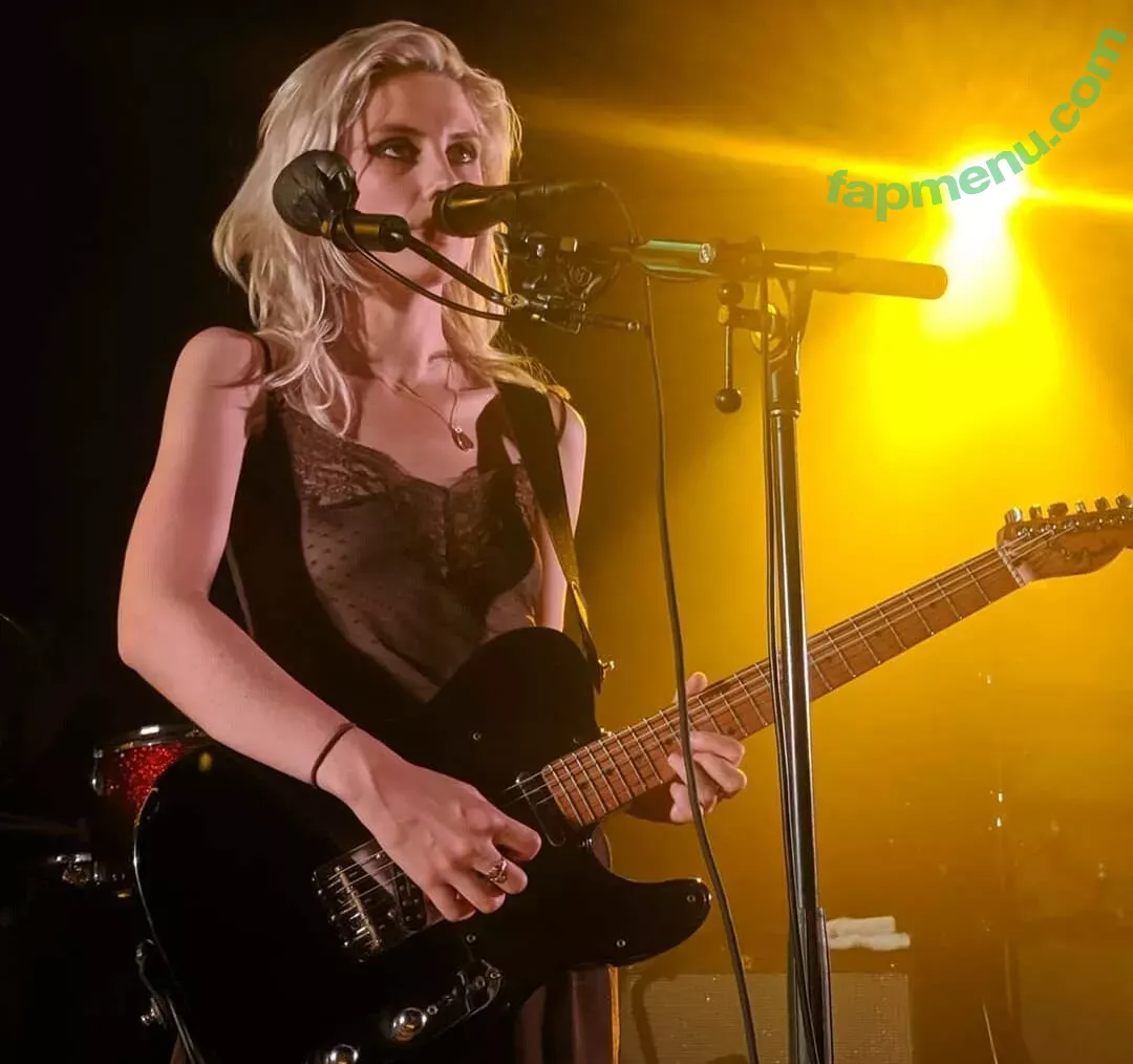 Ellie Rowsell nude photo #0006 (Wolf Alice / ellieciararowsell)