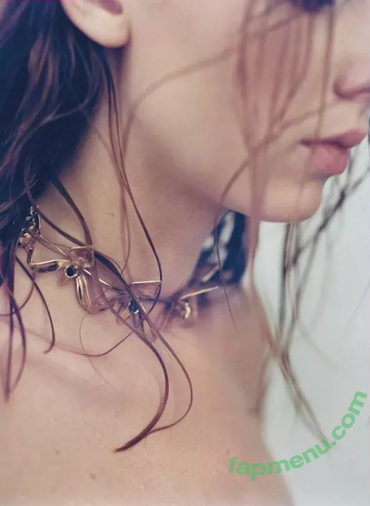 Ellie Rowsell nude photo #0030 (Wolf Alice / ellieciararowsell)