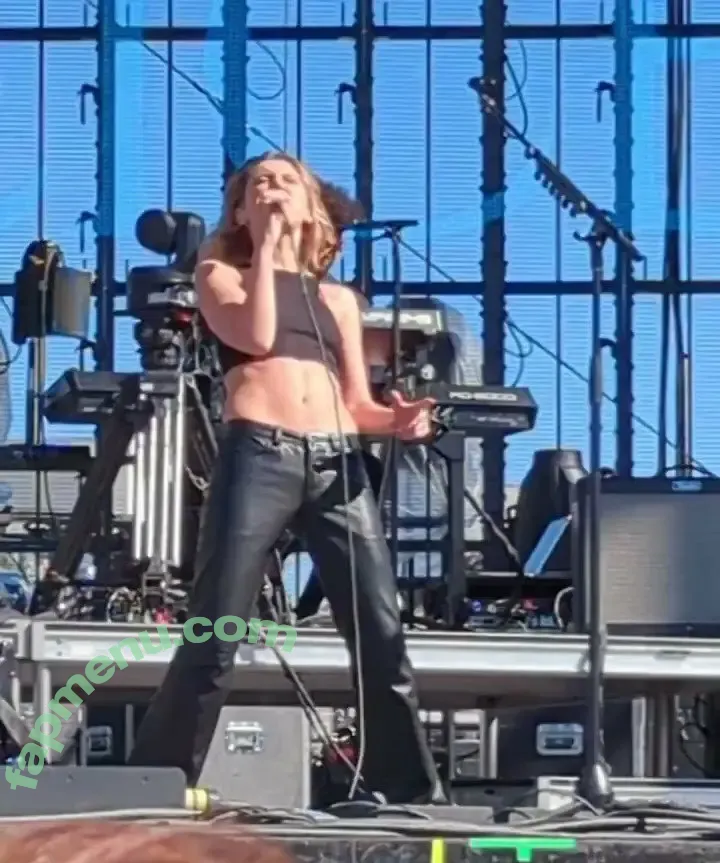 Ellie Rowsell nude photo #0049 (Wolf Alice / ellieciararowsell)