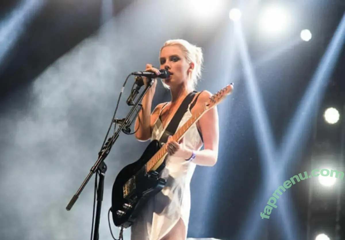 Ellie Rowsell nude photo #0052 (Wolf Alice / ellieciararowsell)