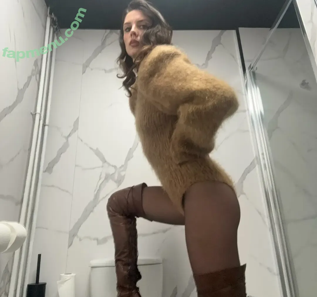 Ellie Rowsell nude photo #0070 (Wolf Alice / ellieciararowsell)