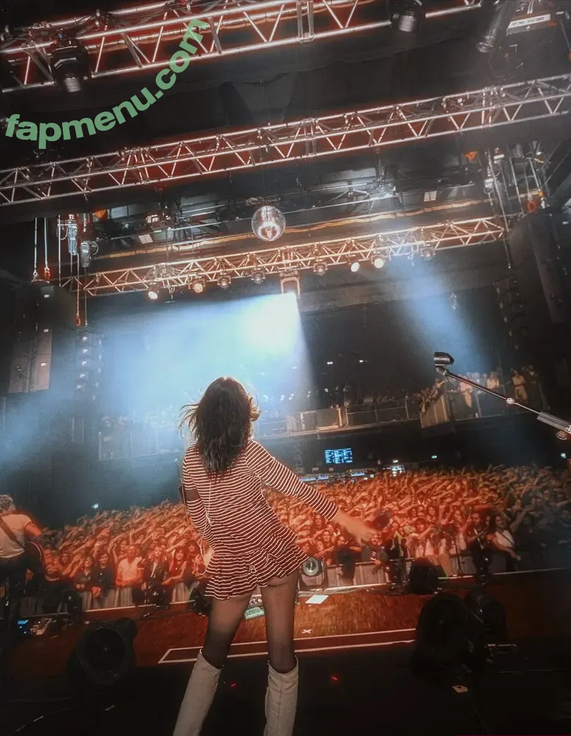 Ellie Rowsell nude photo #0073 (Wolf Alice / ellieciararowsell)