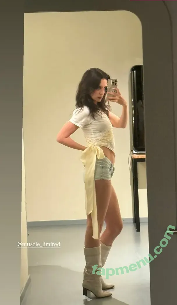 Ellie Rowsell nude photo #0081 (Wolf Alice / ellieciararowsell)