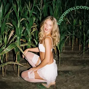 Ellie Thumann / elliethumann nude photo #0229