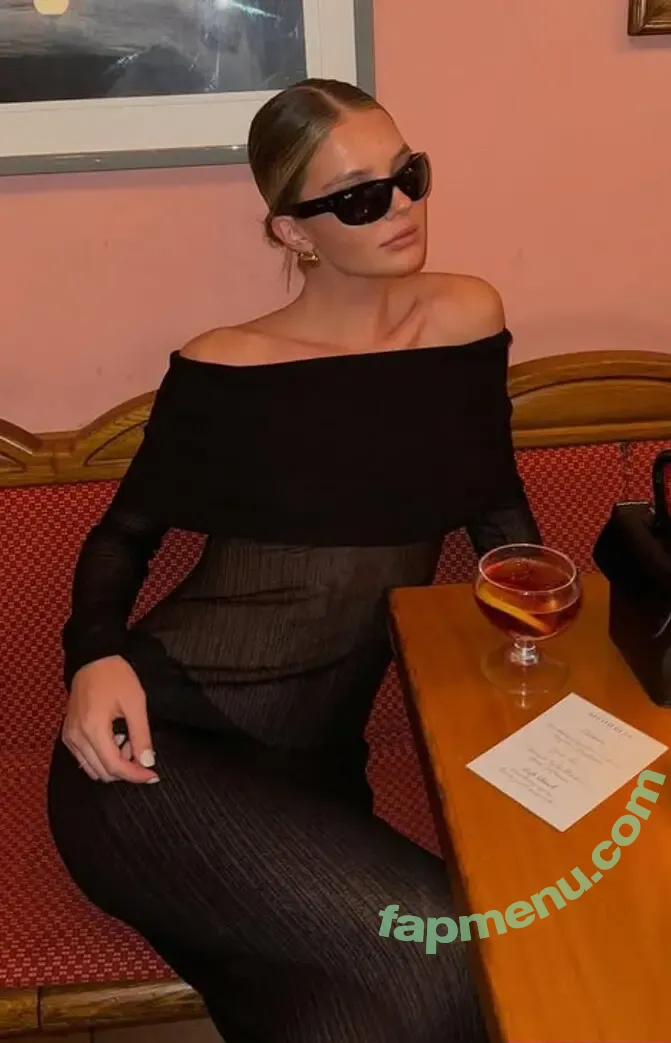 Ellie Thumann nude photo #0194 (elliethumann)