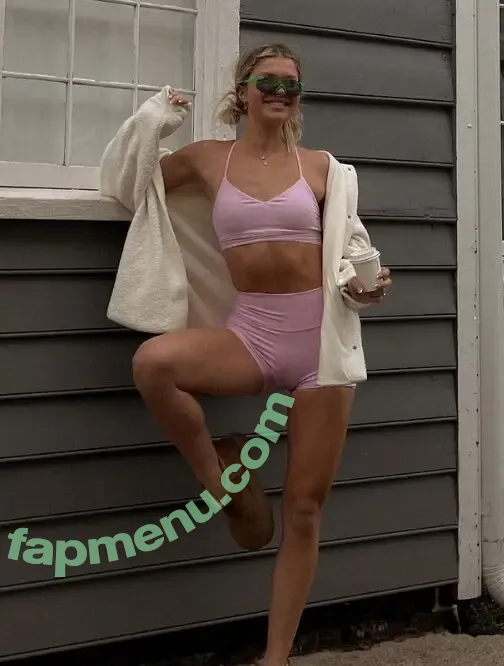 Ellie Thumann nude photo #0212 (elliethumann)