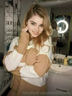 Ellie69bunny / Turbulent_Ad9733 / elliebunny132 nude photo #0216