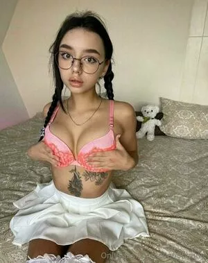 Ellie69bunny / Turbulent_Ad9733 / elliebunny132 nude photo #0416