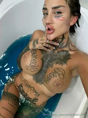Ellie69bunny / Turbulent_Ad9733 / elliebunny132 nude photo #0515