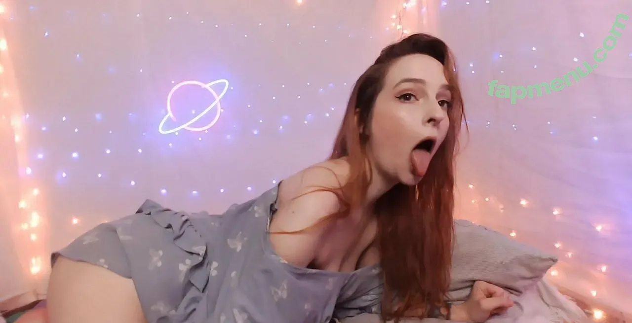 ellieobeys nude photo #0001 (elliebeesbuzz)