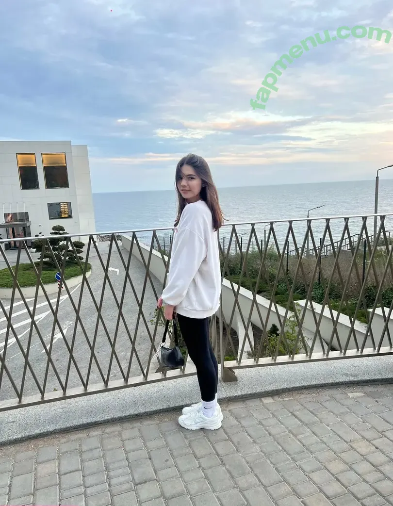 ellieone nude photo #0007 (ellieonellie)