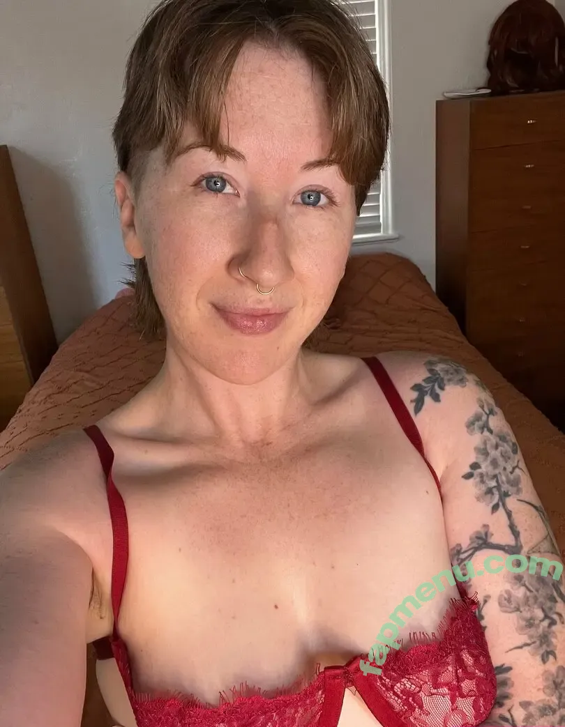 ellierowynfans nude photo #0063 (ellienorski)