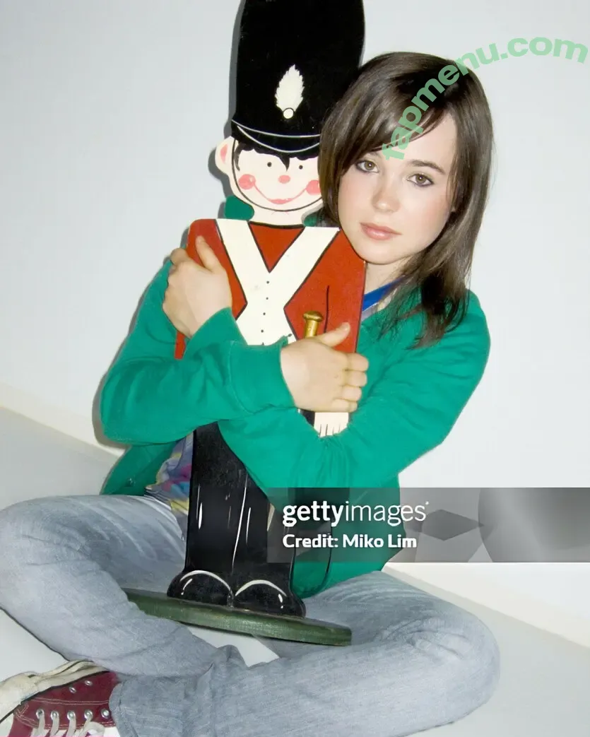 Elliot Page nude photo #0035 (elliotpage / formerly Ellen Page)