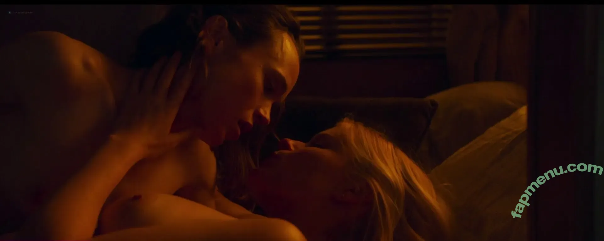 Elliot Page nude photo #0043 (elliotpage / formerly Ellen Page)