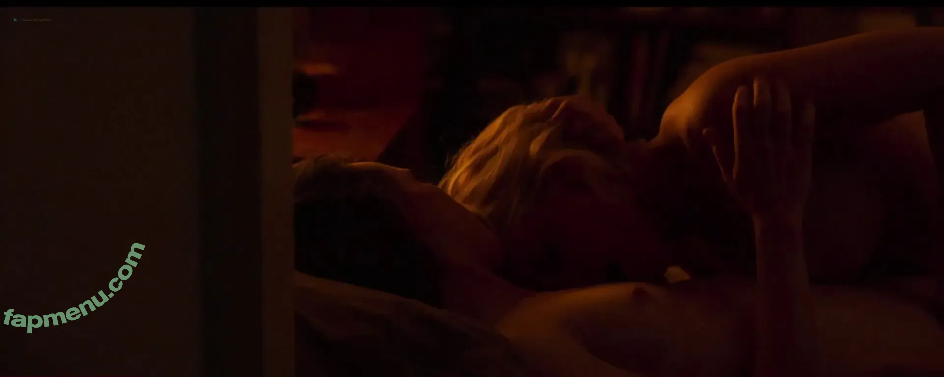 Elliot Page nude photo #0044 (elliotpage / formerly Ellen Page)