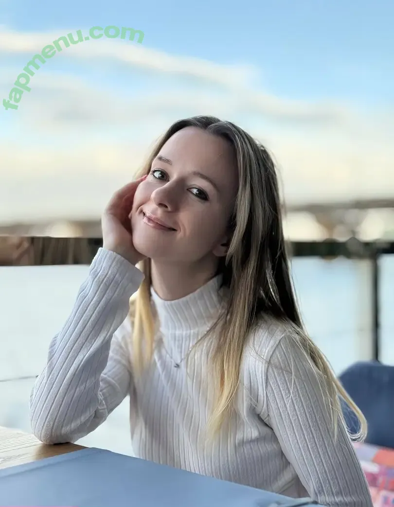 elly_luv nude photo #0015 (ellyluv)