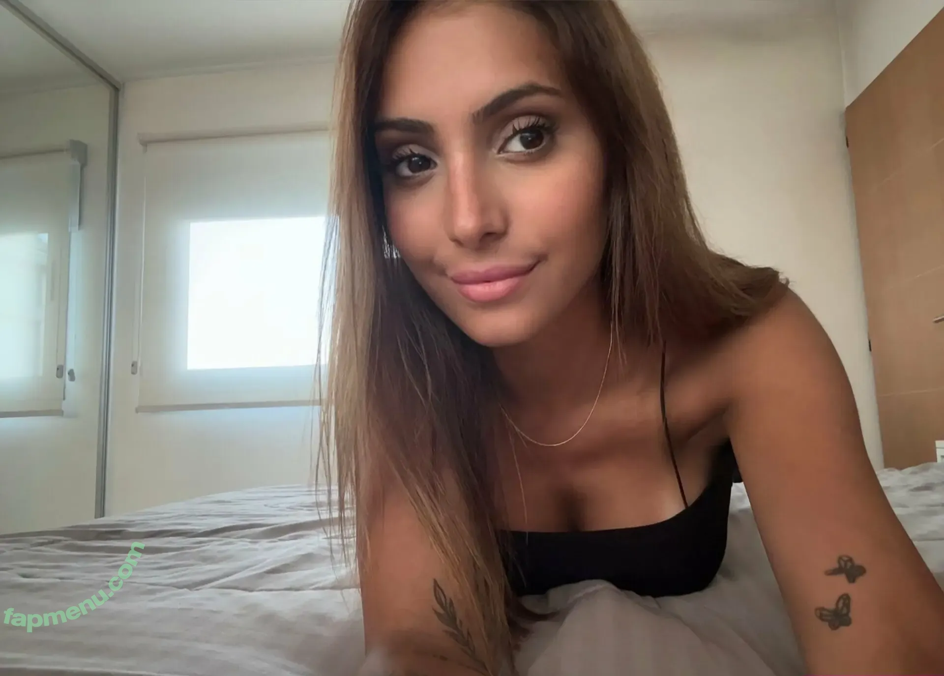 ellyyx nude photo #0040 (Agos M. / Elly)