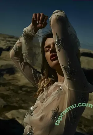 Elodie Russell / elodierussell nude photo #0001