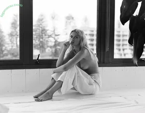 Elodie Russell / elodierussell nude photo #0008
