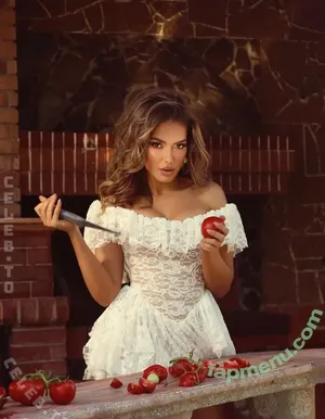 Elvana gjata / elvanagjataaaa nude photo #0092