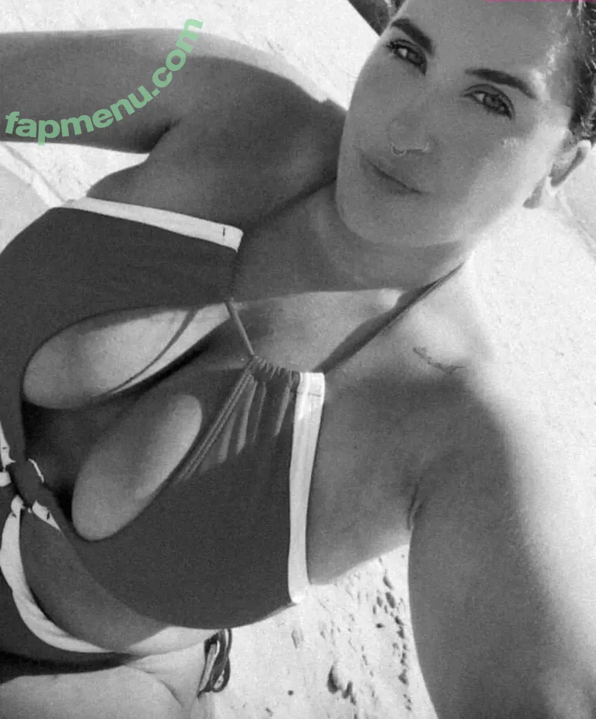 elviabombon nude photo #0005 (elviaaavg13)