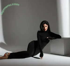 Elwa Saleh / elwa__ / elwasaleh nude photo #0226