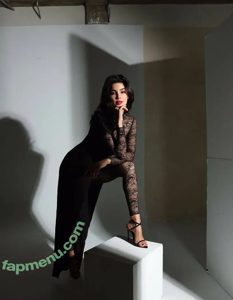 Elwa Saleh nude photo #0220 (elwa__ / elwasaleh)