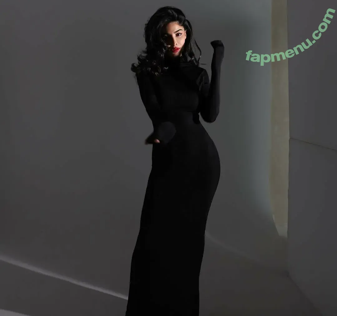 Elwa Saleh nude photo #0229 (elwa__ / elwasaleh)