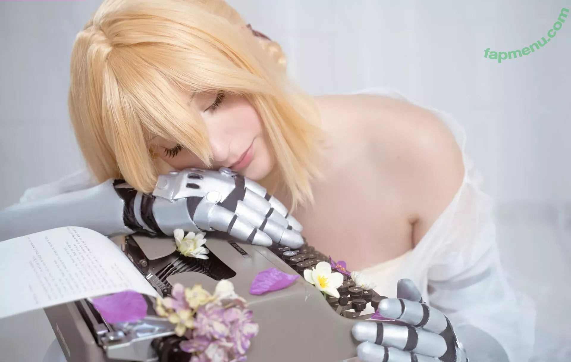 Elycoris nude photo #0019 (Elycoris_ / sexycurtis)