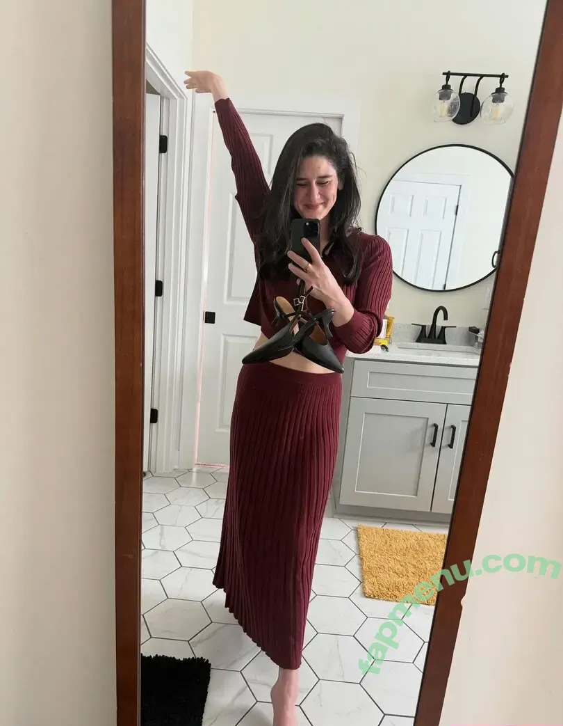 Elyse Myers nude photo #0004 (elyse_myers / violetmyers)