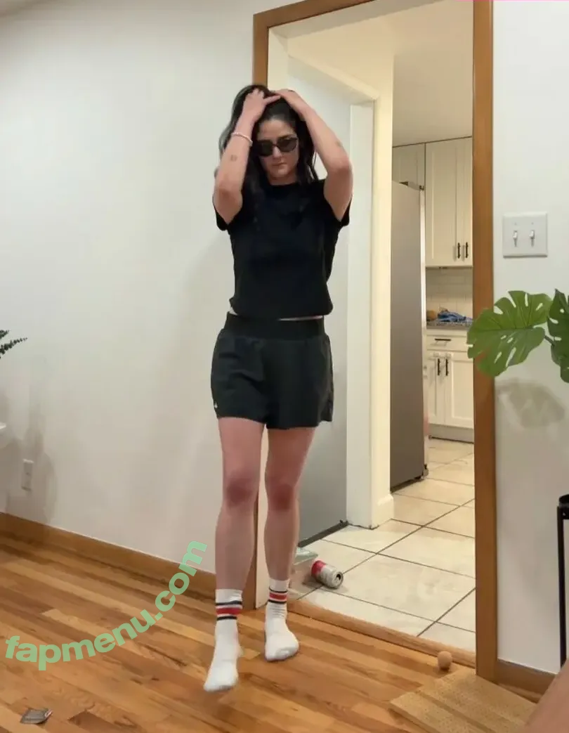 Elyse Myers nude photo #0005 (elyse_myers / violetmyers)