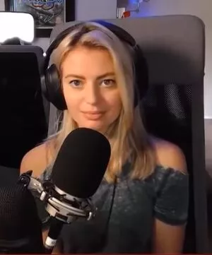 Elyse Willems / elysewillems nude photo #0191