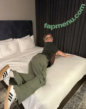 Em Jane / emilyyjaneee / just-peachyyy nude photo #0009