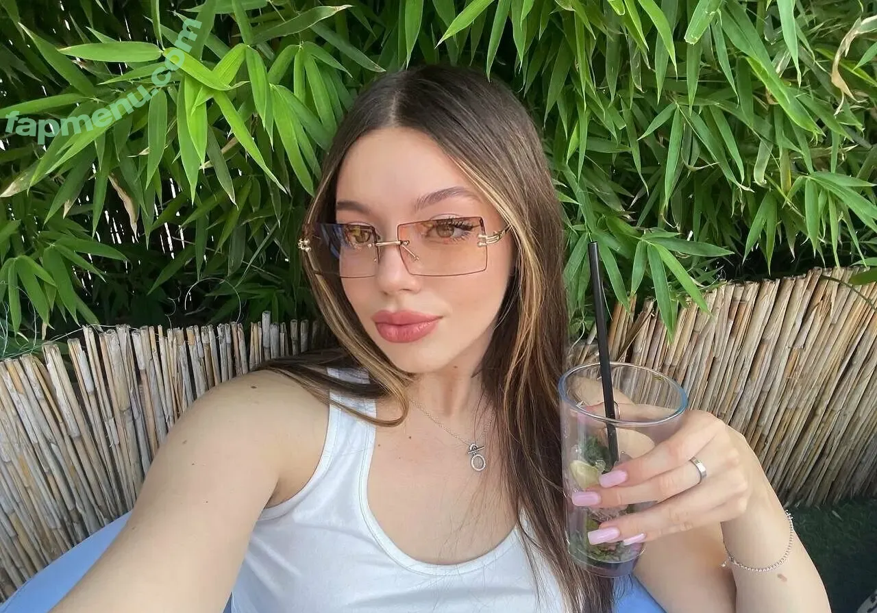 em_mad nude photo #0001 (em_mad)