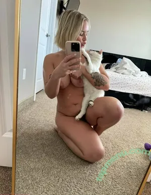 em.malynn / emmalynn nude photo #0001