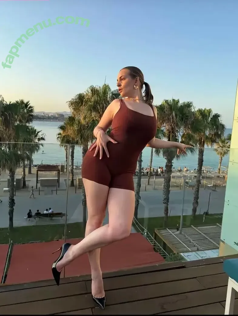 ema.santi nude photo #0004 (ema santi / emasanti / fraudrsanti)