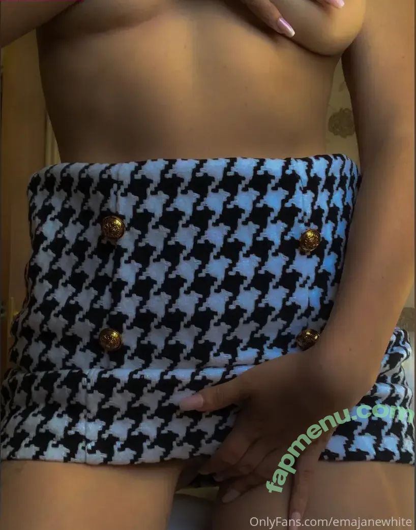 emajanewhite nude photo #0002 (Ema White / emajane.white / thelandygirl)