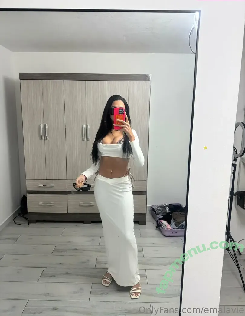 emalavie nude photo #0005 (amalavie001)