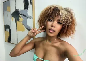 emanuela.ebony / ebonyemmanuella nude photo #0075