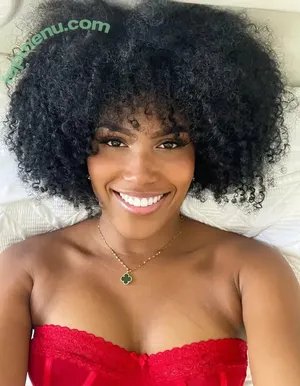 emanuela.ebony / ebonyemmanuella nude photo #0112