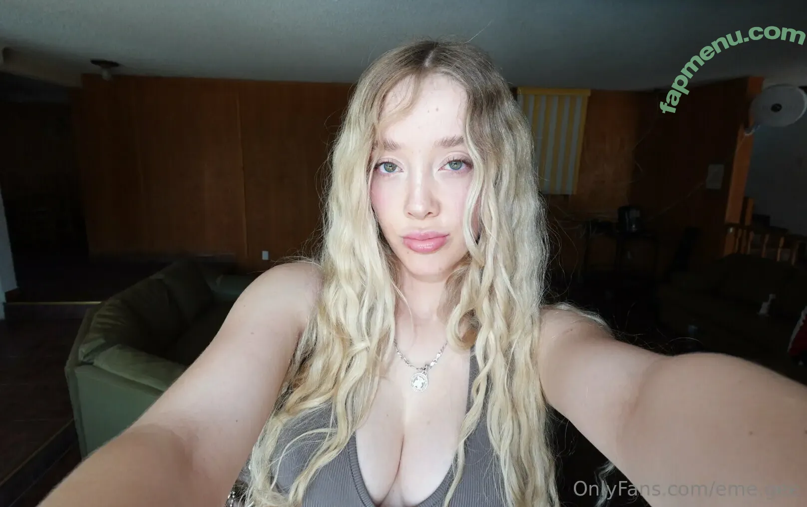 eme.gee nude photo #0003 (eme.gee)