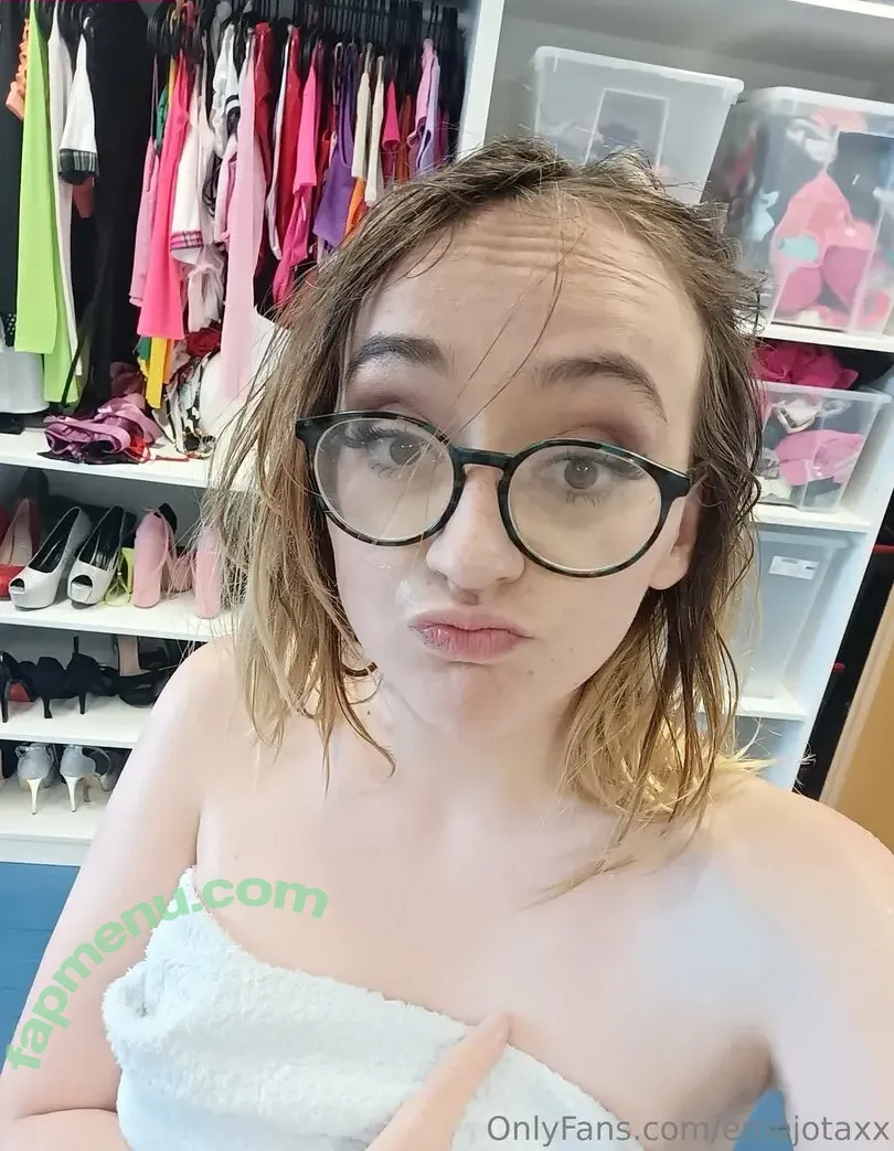 emejotaxx nude photo #0009 (emejotaxx)